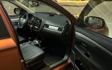 Mitsubishi Outlander III рестайлинг 3, 2012 год, 1 300 000 рублей, 11 фотография