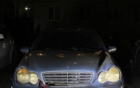 Mercedes-Benz C-Класс, 2004 год, 230 000 рублей, 1 фотография