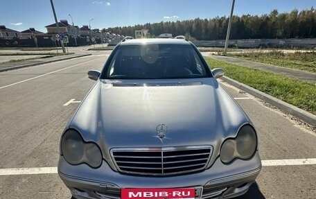 Mercedes-Benz C-Класс, 2005 год, 600 000 рублей, 1 фотография