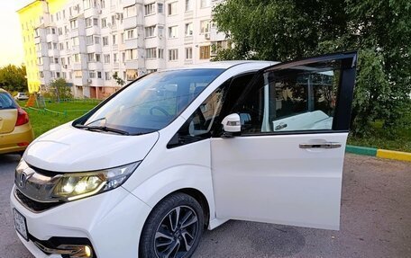Honda Stepwgn IV, 2016 год, 2 300 000 рублей, 2 фотография