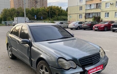 Mercedes-Benz C-Класс, 2004 год, 230 000 рублей, 3 фотография