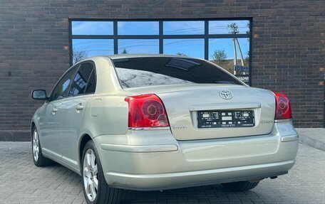 Toyota Avensis III рестайлинг, 2005 год, 690 000 рублей, 4 фотография
