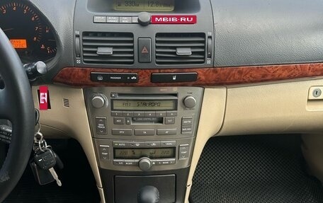 Toyota Avensis III рестайлинг, 2005 год, 690 000 рублей, 10 фотография