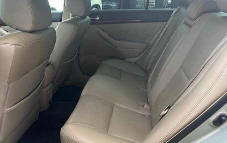 Toyota Avensis III рестайлинг, 2005 год, 690 000 рублей, 21 фотография