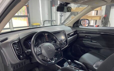 Mitsubishi Outlander III рестайлинг 3, 2019 год, 2 200 000 рублей, 8 фотография