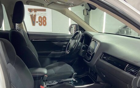 Mitsubishi Outlander III рестайлинг 3, 2019 год, 2 200 000 рублей, 11 фотография