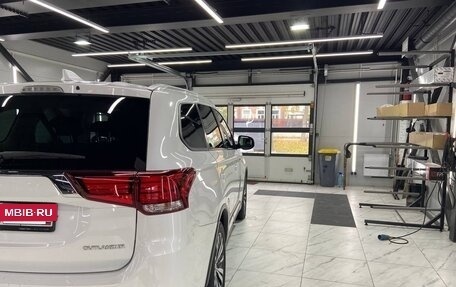 Mitsubishi Outlander III рестайлинг 3, 2019 год, 2 200 000 рублей, 12 фотография