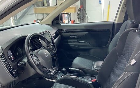 Mitsubishi Outlander III рестайлинг 3, 2019 год, 2 200 000 рублей, 23 фотография