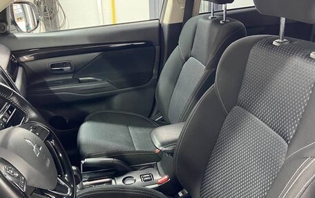 Mitsubishi Outlander III рестайлинг 3, 2019 год, 2 200 000 рублей, 22 фотография