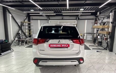 Mitsubishi Outlander III рестайлинг 3, 2019 год, 2 200 000 рублей, 19 фотография