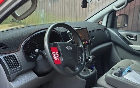 Hyundai Grand Starex Grand Starex I рестайлинг 2, 2011 год, 1 100 000 рублей, 3 фотография