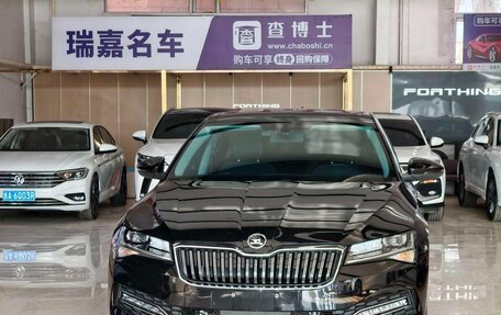 Skoda Superb III рестайлинг, 2023 год, 1 560 000 рублей, 2 фотография