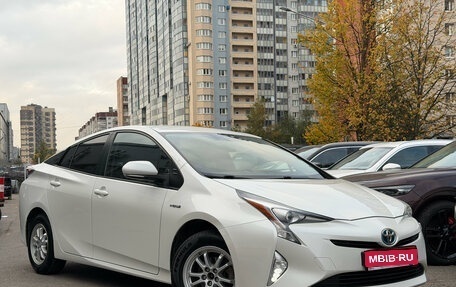 Toyota Prius IV XW50, 2017 год, 1 799 000 рублей, 1 фотография