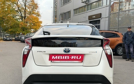 Toyota Prius IV XW50, 2017 год, 1 799 000 рублей, 5 фотография