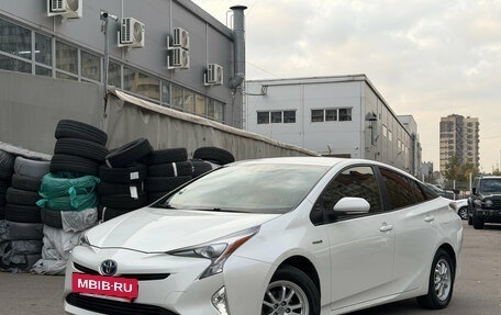 Toyota Prius IV XW50, 2017 год, 1 799 000 рублей, 3 фотография