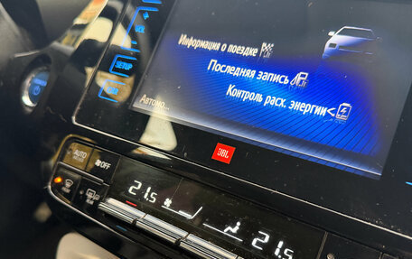 Toyota Prius IV XW50, 2017 год, 1 799 000 рублей, 21 фотография