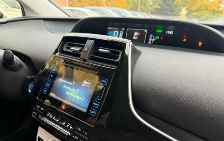 Toyota Prius IV XW50, 2017 год, 1 799 000 рублей, 16 фотография