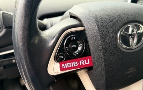 Toyota Prius IV XW50, 2017 год, 1 799 000 рублей, 12 фотография
