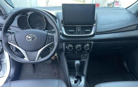 Toyota Yaris XP150 рестайлинг, 2023 год, 960 000 рублей, 10 фотография