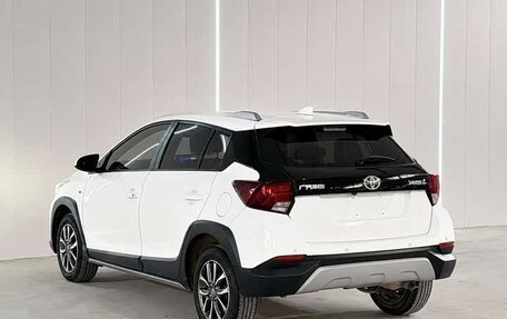 Toyota Yaris XP150 рестайлинг, 2022 год, 985 000 рублей, 6 фотография