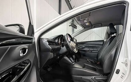 Toyota Yaris XP150 рестайлинг, 2022 год, 985 000 рублей, 9 фотография