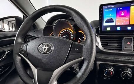 Toyota Yaris XP150 рестайлинг, 2022 год, 985 000 рублей, 10 фотография