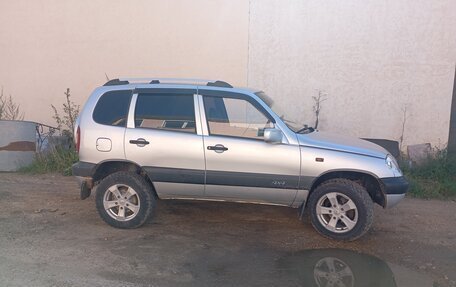 Chevrolet Niva I рестайлинг, 2003 год, 410 000 рублей, 2 фотография