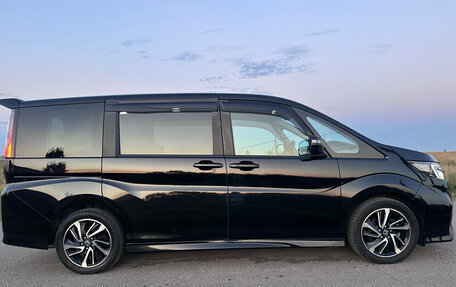 Honda Stepwgn IV, 2017 год, 2 300 000 рублей, 3 фотография