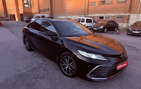 Toyota Camry, 2021 год, 3 300 000 рублей, 1 фотография