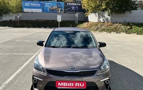 KIA Rio IV, 2018 год, 1 370 000 рублей, 2 фотография