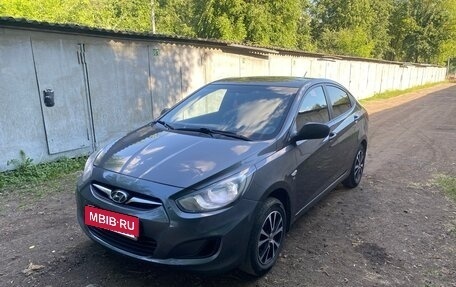 Hyundai Solaris II рестайлинг, 2013 год, 800 000 рублей, 1 фотография