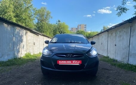Hyundai Solaris II рестайлинг, 2013 год, 800 000 рублей, 2 фотография