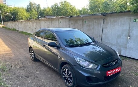 Hyundai Solaris II рестайлинг, 2013 год, 800 000 рублей, 3 фотография