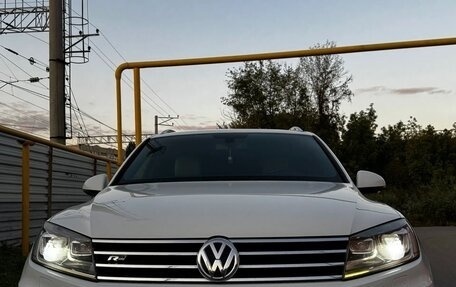 Volkswagen Touareg III, 2016 год, 2 580 000 рублей, 1 фотография