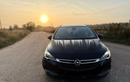 Opel Astra K, 2018 год, 1 070 000 рублей, 2 фотография
