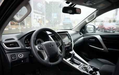 Mitsubishi Pajero Sport III рестайлинг, 2018 год, 2 650 000 рублей, 5 фотография