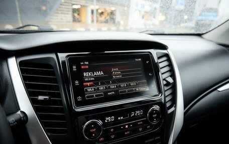 Mitsubishi Pajero Sport III рестайлинг, 2018 год, 2 650 000 рублей, 11 фотография