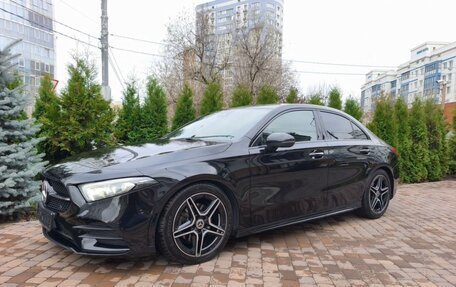 Mercedes-Benz A-Класс, 2019 год, 2 800 000 рублей, 8 фотография