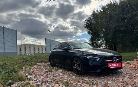 Mercedes-Benz A-Класс, 2019 год, 2 800 000 рублей, 3 фотография