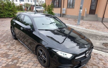 Mercedes-Benz A-Класс, 2019 год, 2 800 000 рублей, 22 фотография