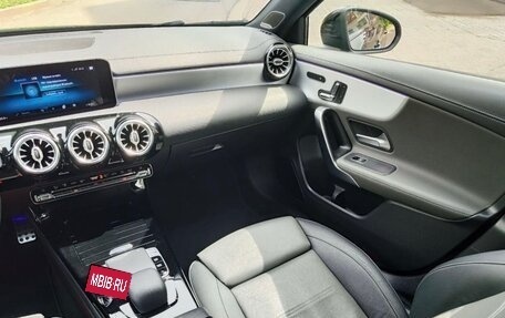 Mercedes-Benz A-Класс, 2019 год, 2 800 000 рублей, 24 фотография