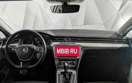 Volkswagen Passat B8 рестайлинг, 2017 год, 1 895 000 рублей, 14 фотография