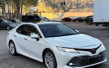 Toyota Camry, 2019 год, 2 300 000 рублей, 3 фотография