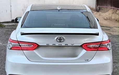 Toyota Camry, 2019 год, 2 300 000 рублей, 2 фотография