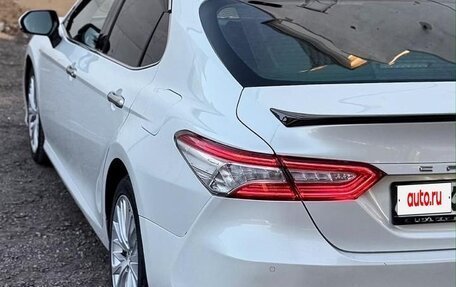 Toyota Camry, 2019 год, 2 300 000 рублей, 8 фотография