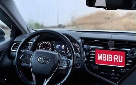 Toyota Camry, 2019 год, 2 300 000 рублей, 10 фотография