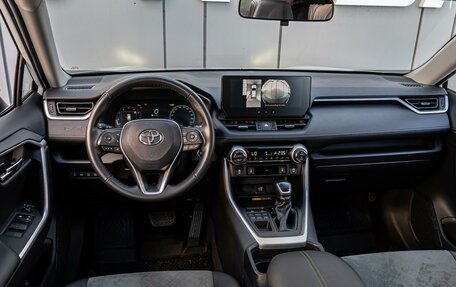 Toyota RAV4, 2023 год, 3 270 000 рублей, 6 фотография