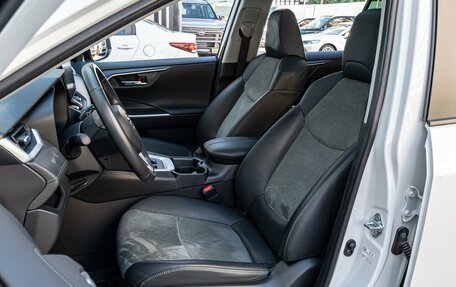 Toyota RAV4, 2023 год, 3 270 000 рублей, 10 фотография