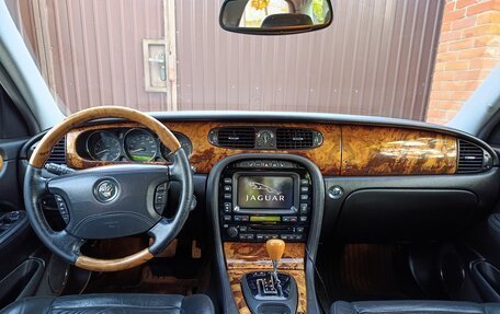 Jaguar XJ III (X350), 2005 год, 1 150 000 рублей, 10 фотография