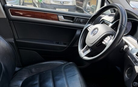 Volkswagen Touareg III, 2011 год, 2 090 000 рублей, 14 фотография